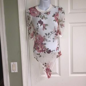 Gorgeous brand new sheer puffy sleeve bodysuit SzM